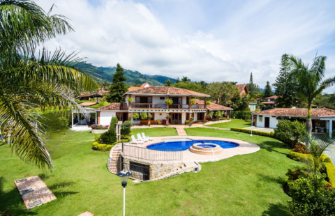Se vende finca de recreación – Lago Calima Darién
