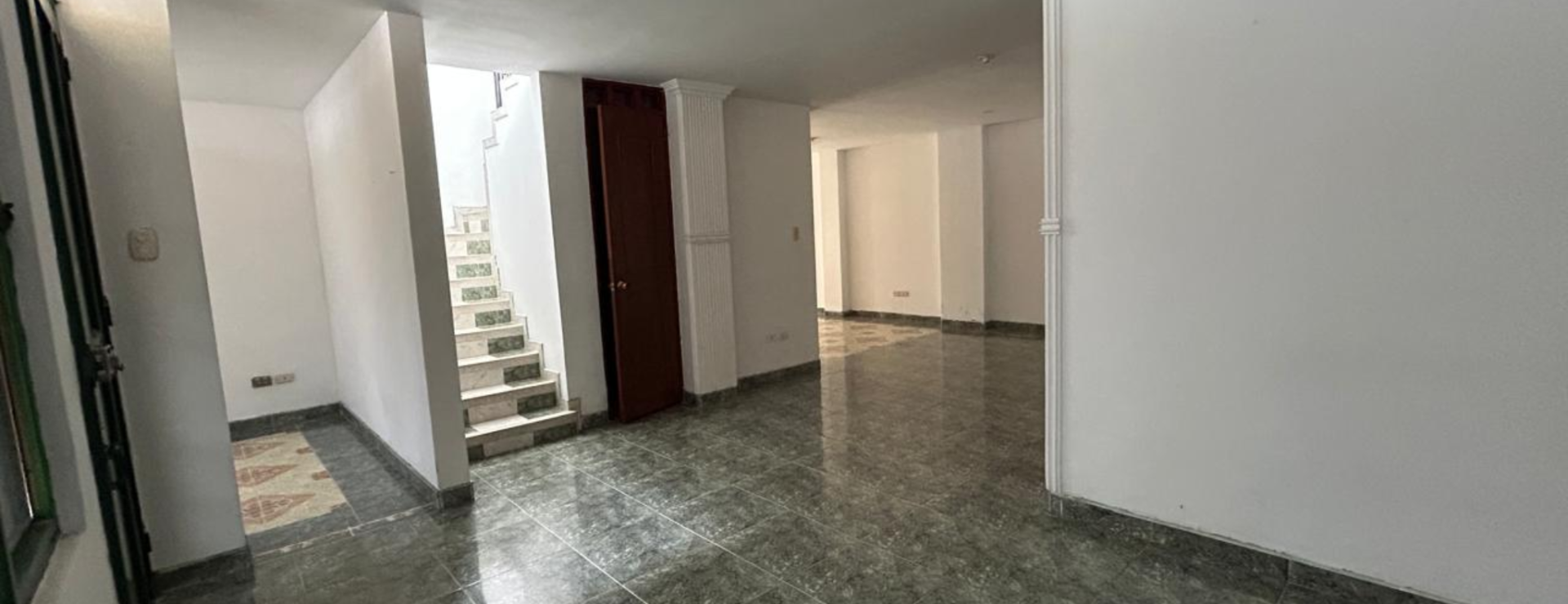 Se vende casa 2 pisos con terraza, lote y estructura para ampliación, Barrio Albergue, Buga-valle.